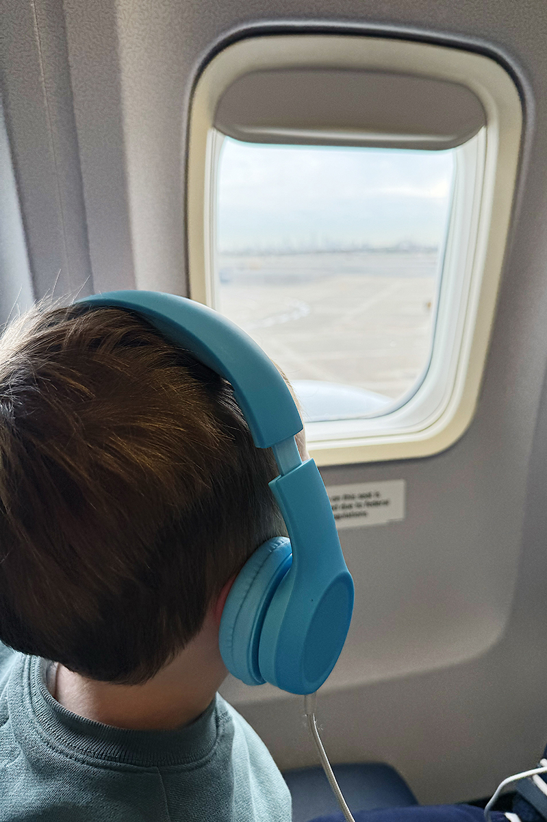 kids headphones for traveling with kids and flying with kids